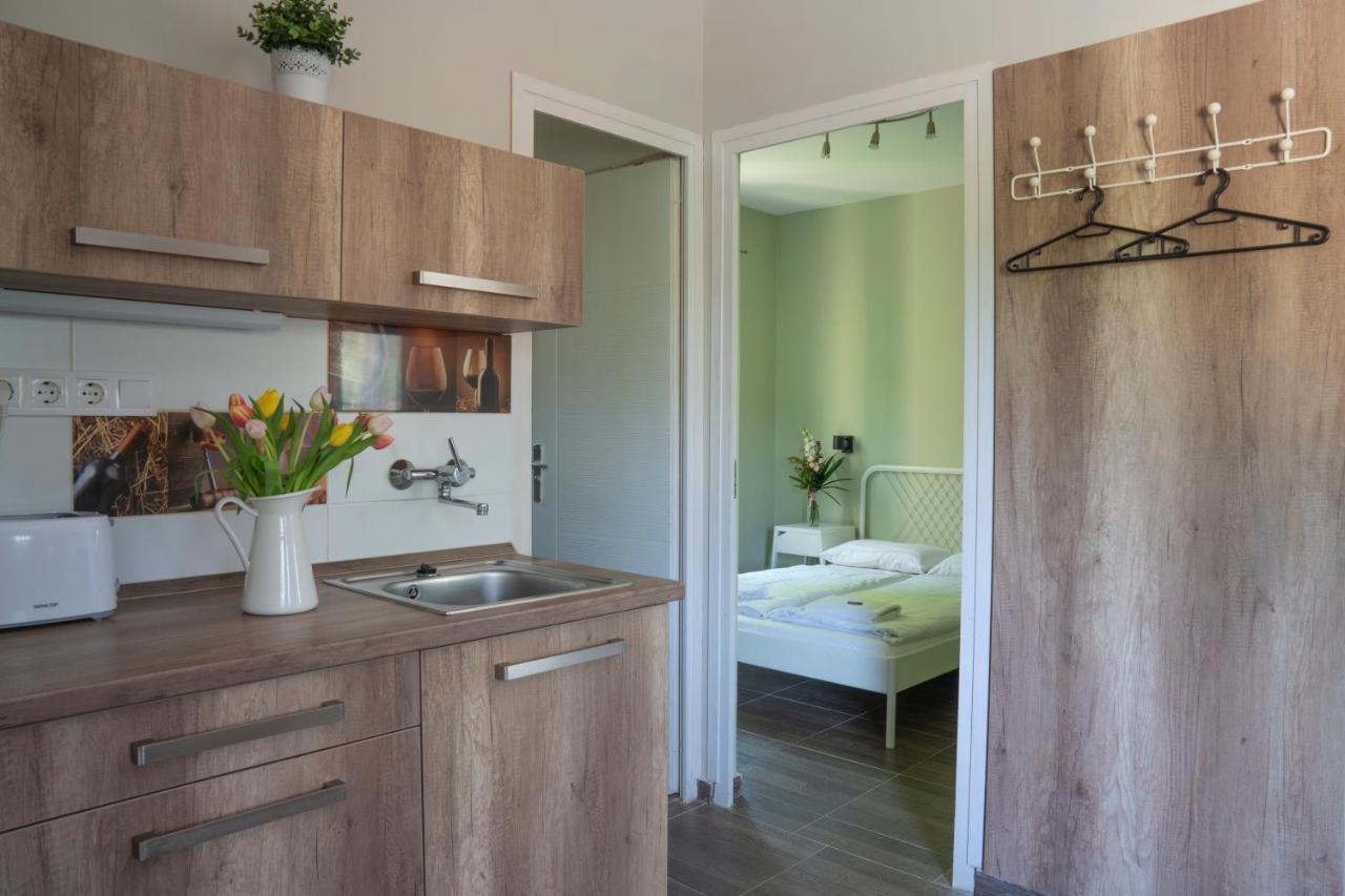 Tulipan Apartman Егер Екстериор снимка