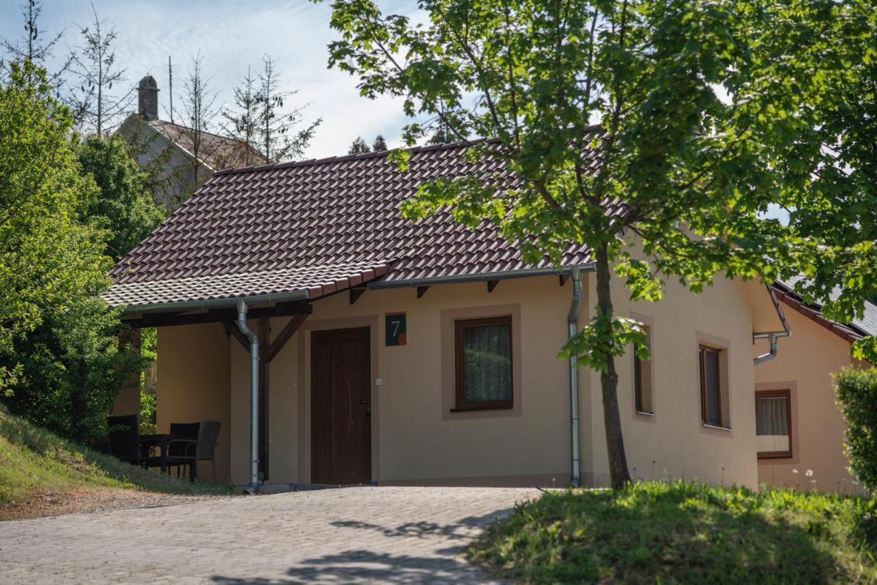 Tulipan Apartman Егер Екстериор снимка