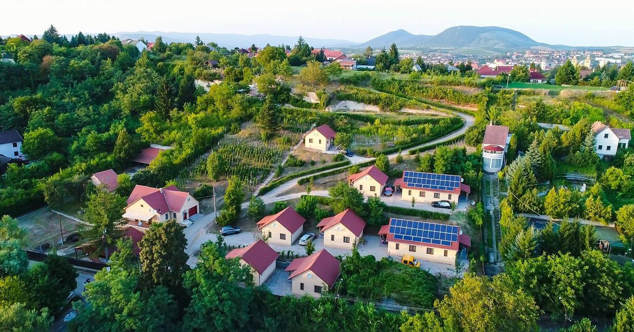 Tulipan Apartman Егер Екстериор снимка