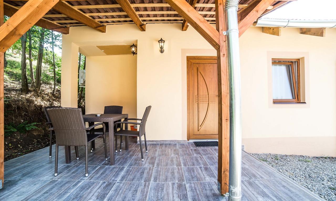 Tulipan Apartman Егер Екстериор снимка